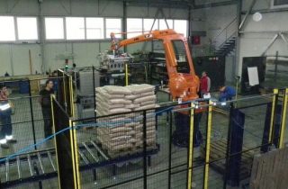 5. Palettierer für Säcke mit Holzpelleten