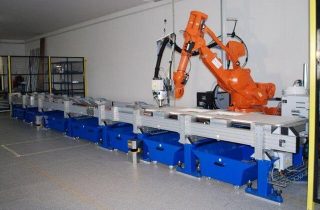 1. Bearbeitungs- und Nietenzentrum