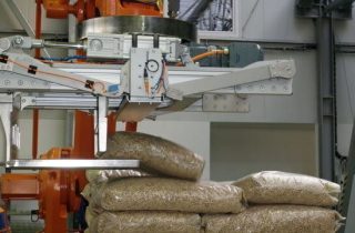 1. Palettierer für Säcke mit Holzpelleten