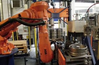 4. Depalletization of KEG barrels