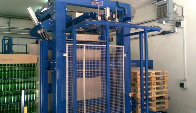 Depalletiser of new bottles