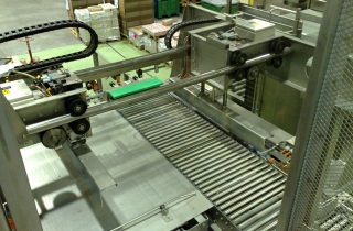 5. Absteigender Palettierer für Trays