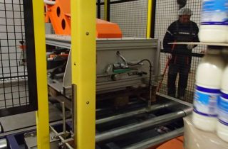 1. Palettierer für PET- und Glassflaschen mit Milch