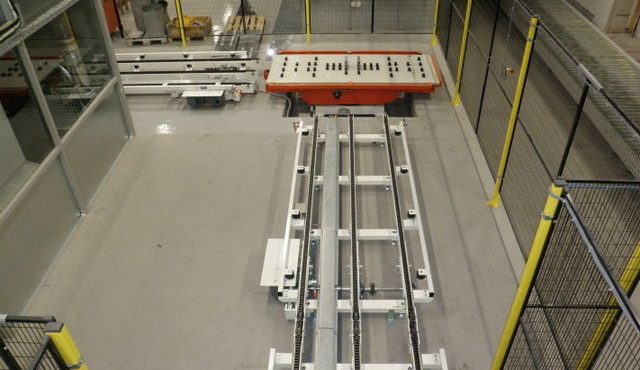 Chain conveyors