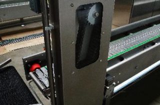 1. Sortierlinie für Kasten mit leeren Flaschen