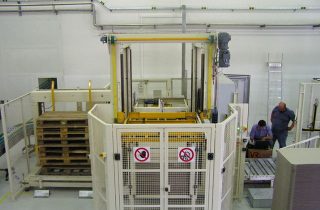 2. Low infeed palletizer for PET bottle packs