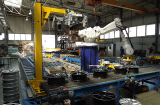 Robotic depalletization of wheel rims