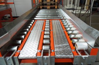 Transport system of pallets to the freezer