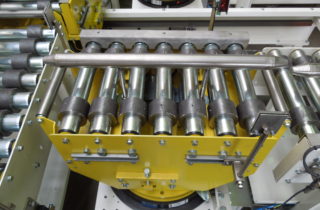 3. Palettierförderer und kugelförmiger Arbeitsplatz für die Automobilindustrie