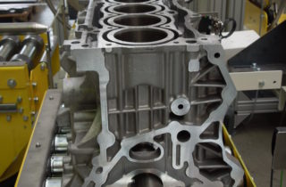 6. Palettierförderer und kugelförmiger Arbeitsplatz für die Automobilindustrie