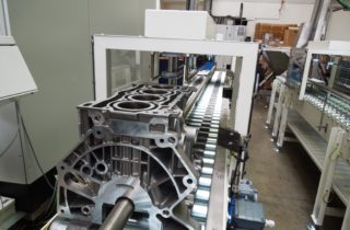 5. Palettierförderer und kugelförmiger Arbeitsplatz für die Automobilindustrie