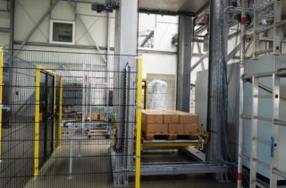 3. AP 112 sestupný paletizátor kartonů pro potravinářství