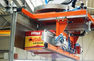 6. Robotic palletization of cans and cartons