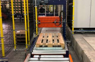 5. Robotic palletization of cans and cartons