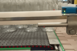 6. DEPALETIZÁTOR NOVÝCH LAHVÍ PRO MLÉKÁRNU