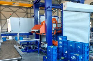 4. Palletizer for plastic boxes AP111